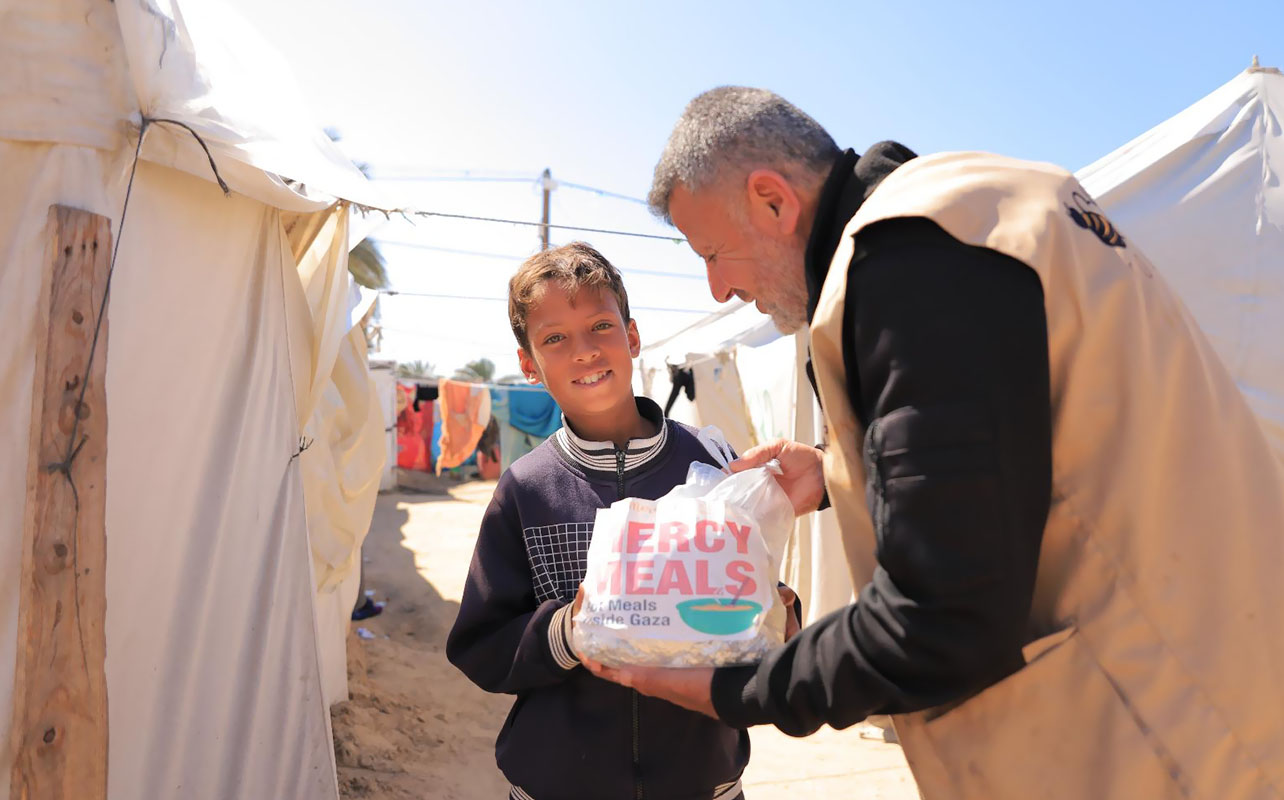 Giving out Mercy Meals